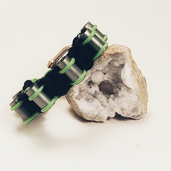 Handmade paracord bracelet - Picture 1 of 3